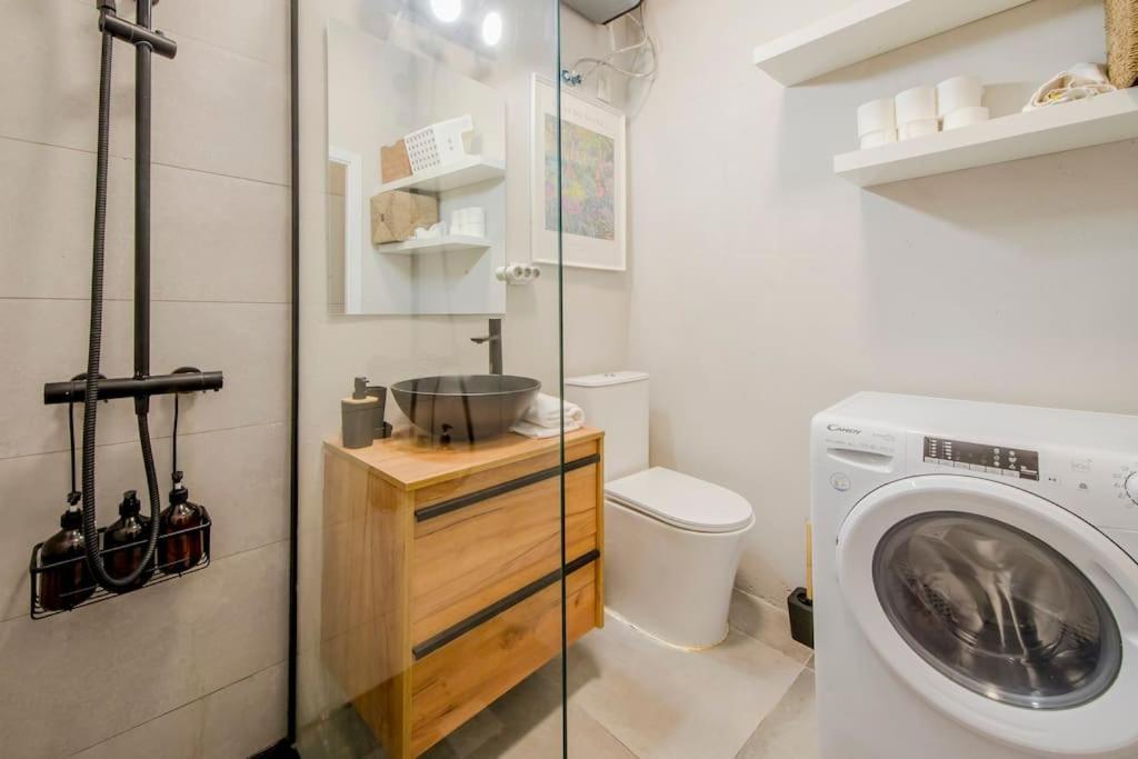 Cool Deluxe Interior Design A 2 Min De Gran Via Apartment Madrid Exterior photo