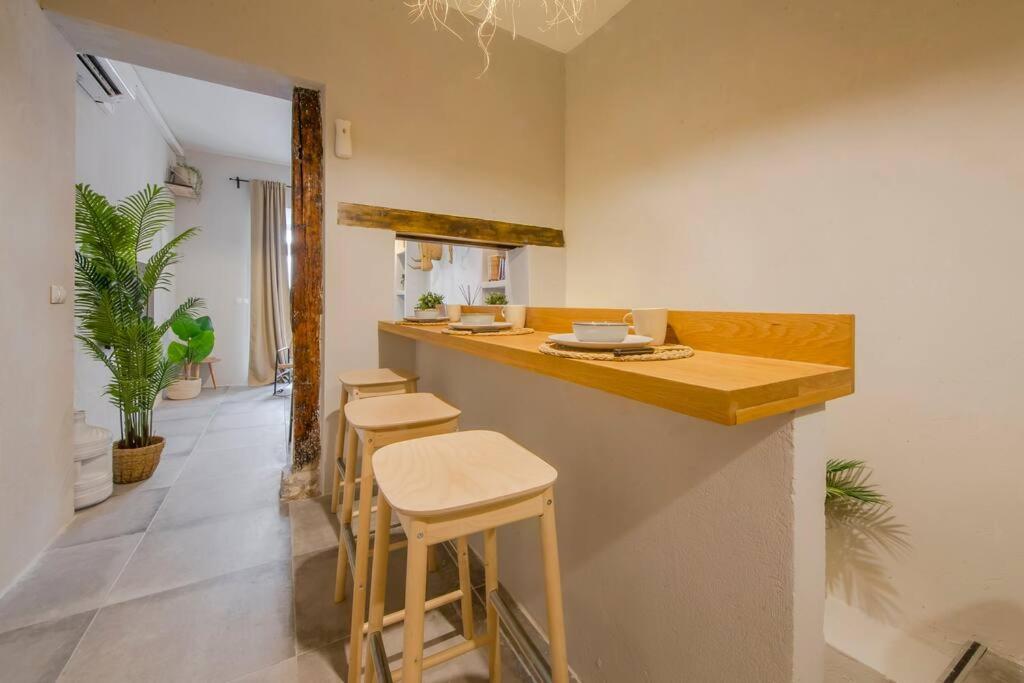 Cool Deluxe Interior Design A 2 Min De Gran Via Apartment Madrid Exterior photo